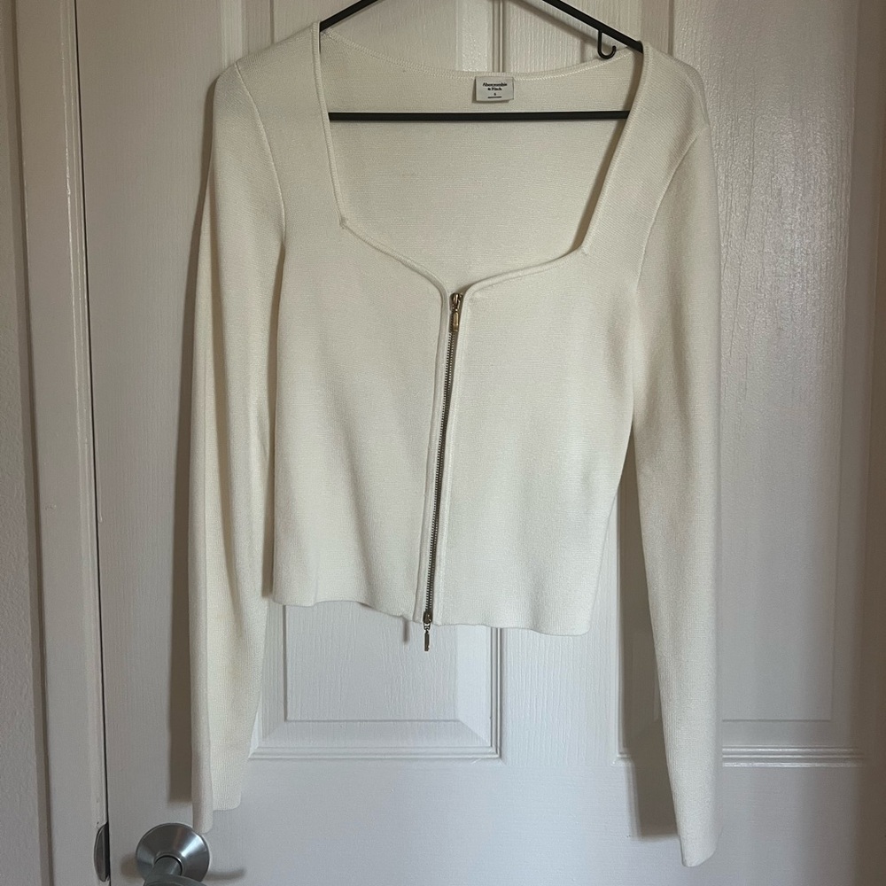 NWT Abercrombie white zip up sweater.